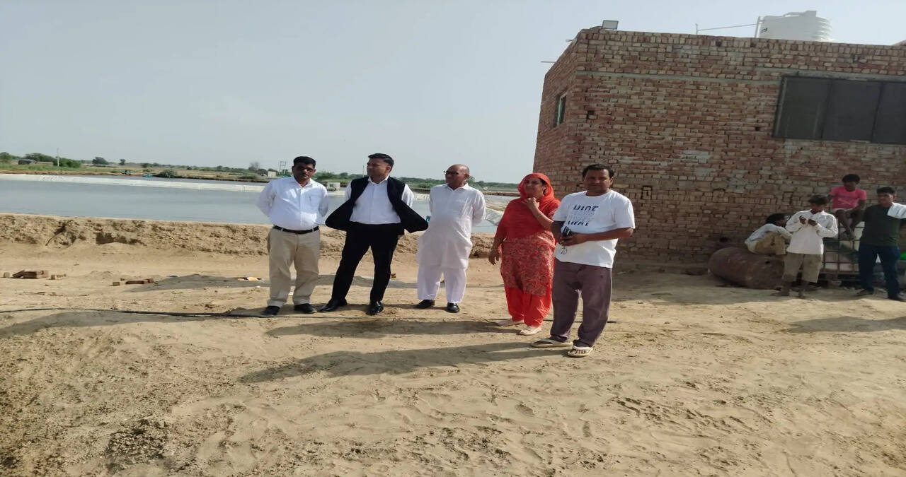 झींगा उत्पादन में सिरसा बन रहा सिरमौर, मत्स्य पालन विभाग बिहार की टीम ने जानी बम्पर उत्पादन की बारीकियां