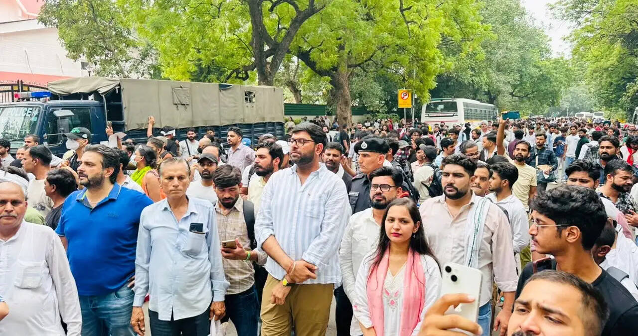 दिग्विजय चौटाला ने दिल्ली में संसद मार्च में शामिल होकर युवाओं की आवाज की बुलंद&nbsp;