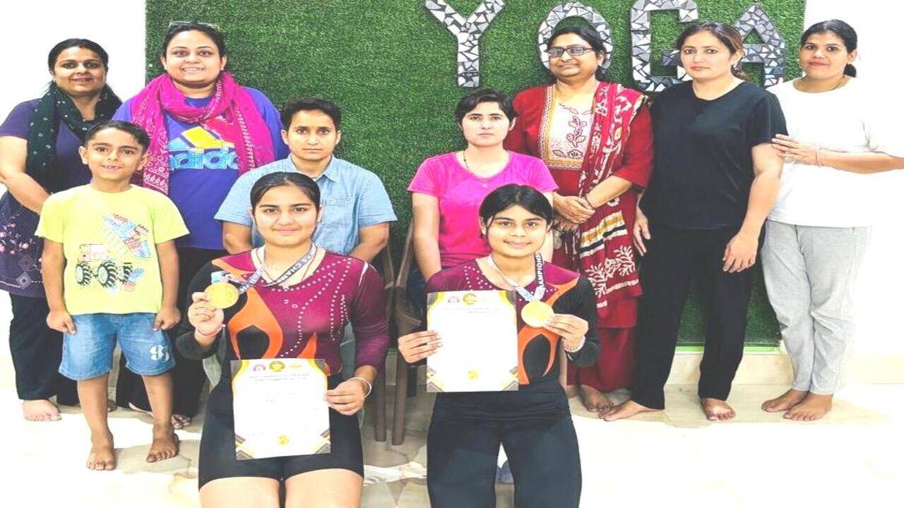 स्टेट योगासन प्रतियोगिता में भिवानी की दो खिलाडिय़ों ने जीता प्रथम स्थान
