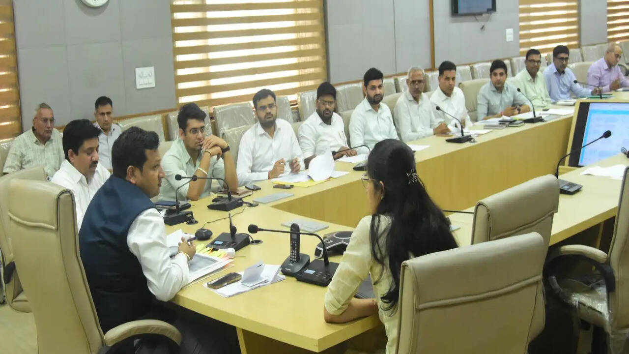 लाभार्थियों को अप्रैल व मई माह की गेहूं का वितरण इसी माह में होगा एक साथ :- उपायुक्त सचिन गुप्ता