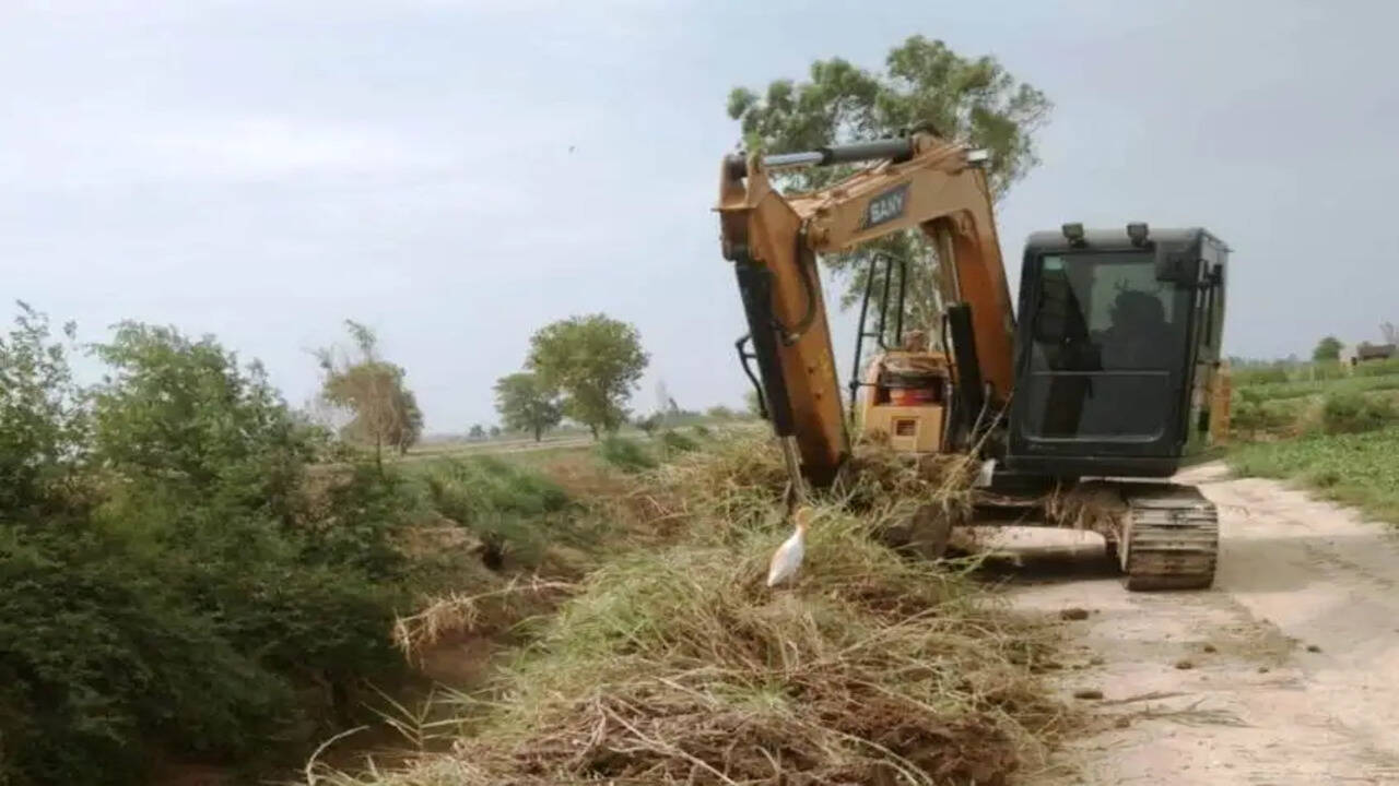 मुंढाल-तालू लिंक ड्रेन की सफाई का कार्य अंतिम चरण में, छह गांवों को मिलेगा लाभ