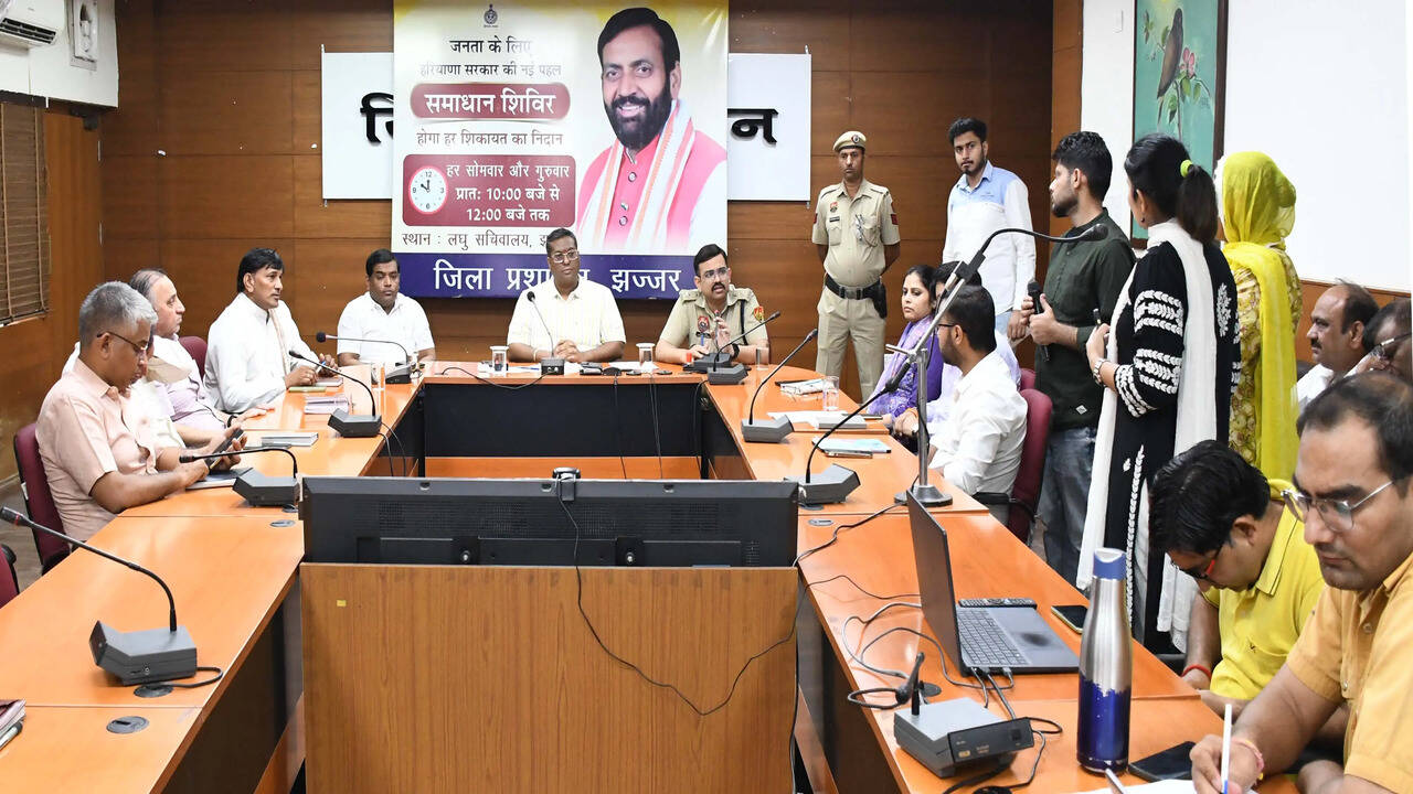 समाधान शिविर में प्राप्त शिकायतों का प्राथमिकता से करें निपटारा : डीसी