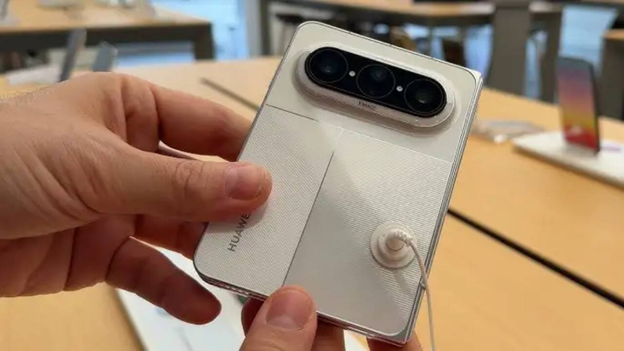 मार्केट में गर्दा उड़ा देगा 'डायरी' की तरह खुलने वाला नया फोल्डेबल 5G फोन, 200 MP कैमरे के साथ 7.7-इंच स्क्रीन