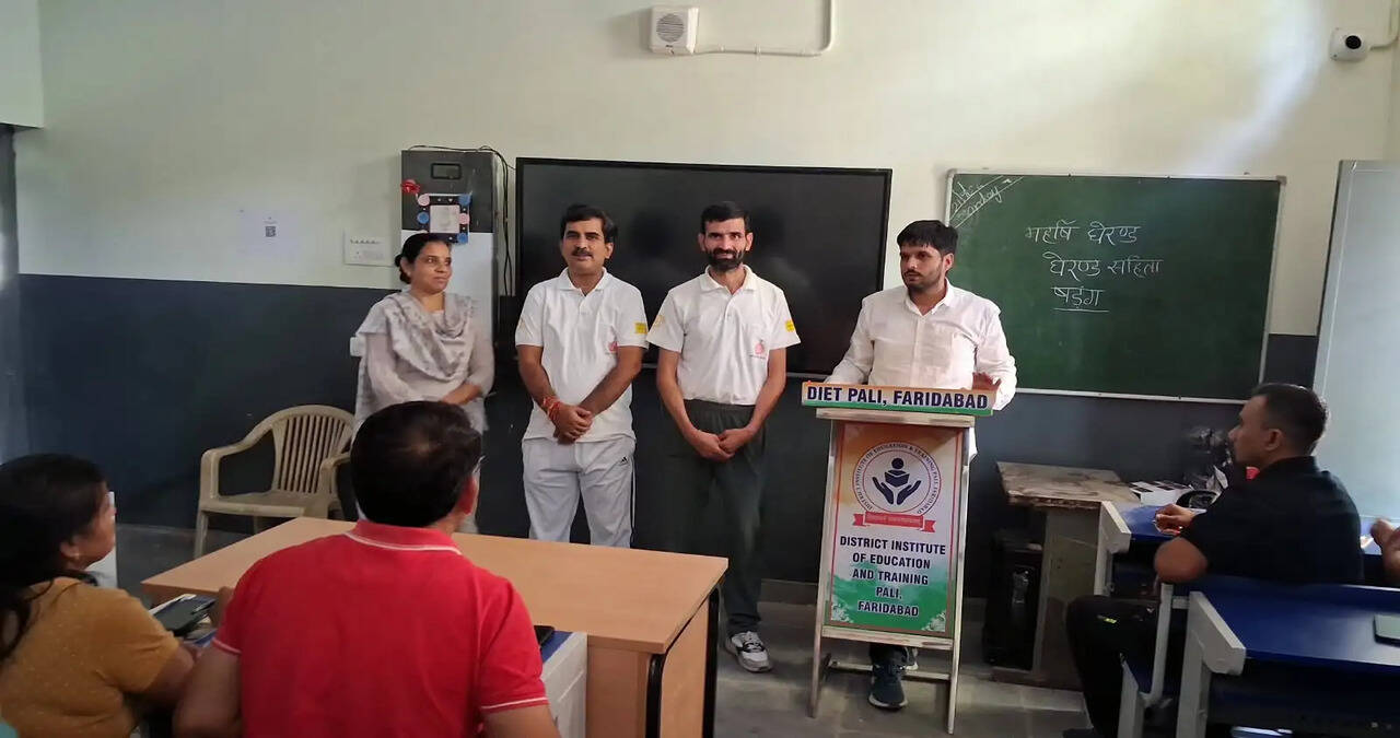  डाइट पाली, फरीदाबाद में 52 शारीरिक शिक्षक ले रहे 30 दिवसीय योग प्रशिक्षण