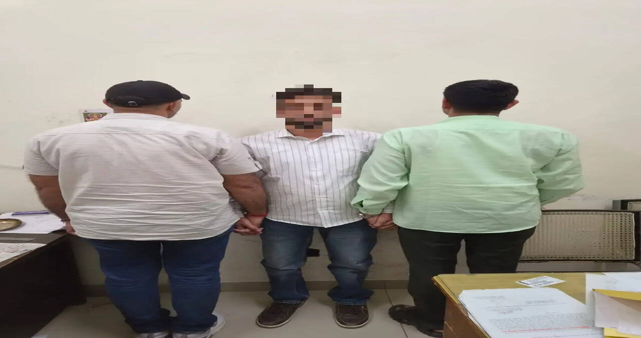  फतेहाबाद में 4 हजार रुपये रिश्वत मांगने के आरोप में तहसील का रजिस्ट्री क्लर्क गिरफ्तार