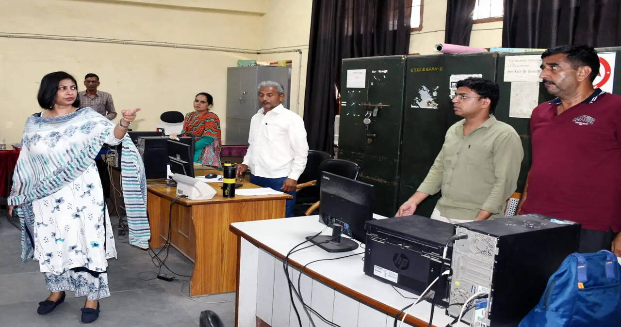 सरकारी कार्यालय प्रशासन की सकारात्मक कार्य संस्कृति का परिचायक : डीसी