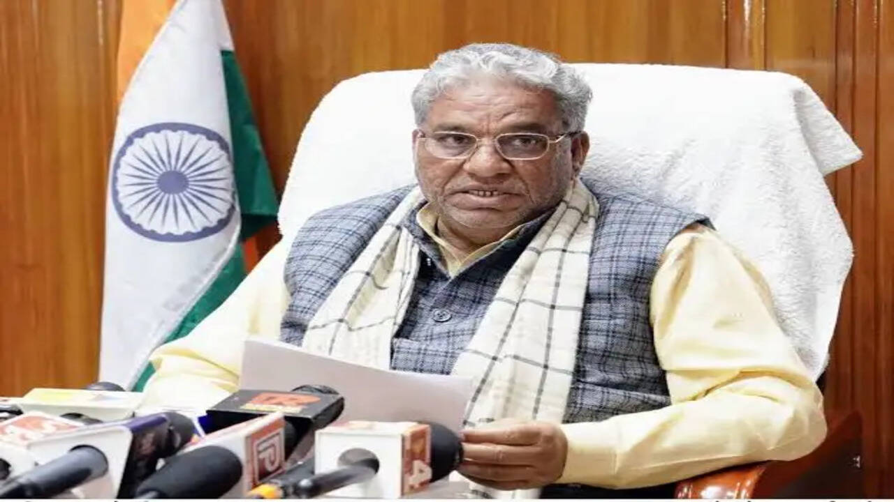 कैबिनेट मंत्री कृष्ण लाल पंवार ने डिस्ट्रिक्ट पब्लिक रिलेशन्स एंड ग्रीवेंस रिड्रेसल कमेटी की मीटिंग की अध्यक्षता की