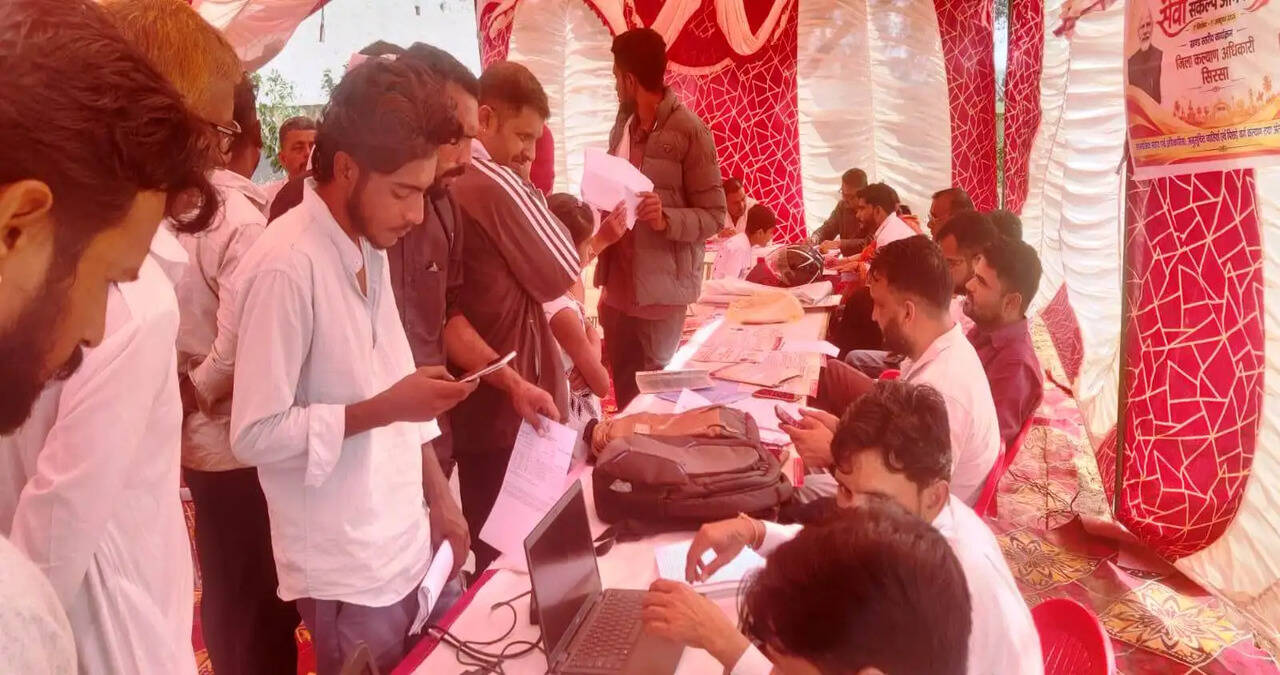 &nbsp;ग्रामीणों को जनकल्याणकारी योजनाओं की दी जानकारी