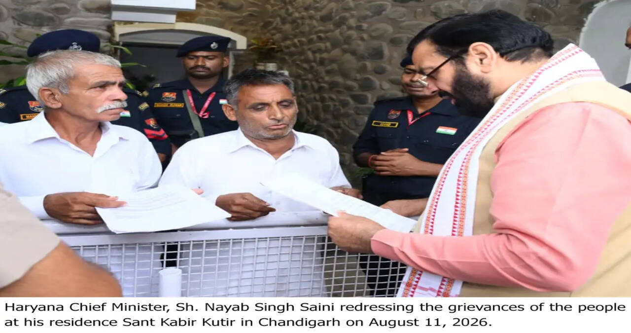 बारिश को देखते हुए अधिकारी मुख्यालय न छोड़ें,&nbsp;जल निकासी के लिए मशीनरी व अन्य इंतजाम पूरी तरह तैयार रखें : कैबिनेट मंत्री रणबीर गंगवा