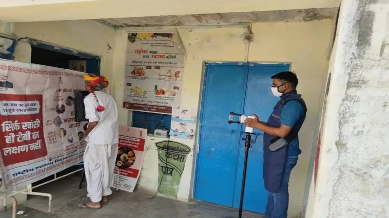 आईकैट सेंटर-1 में लगा टीबी जागरूकता एवं स्वास्थ्य जांच शिविर