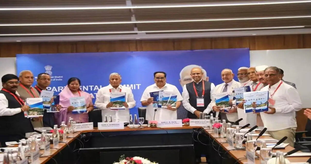 भूजल बचाने के लिए रिचार्ज वेल, साफ किए पानी का ज्यादा इस्तेमाल और गांवों में जल योजनाओं की जिम्मेदारी लोगों को देने पर जोर : कैबिनेट मंत्री रणबीर गंगवा
