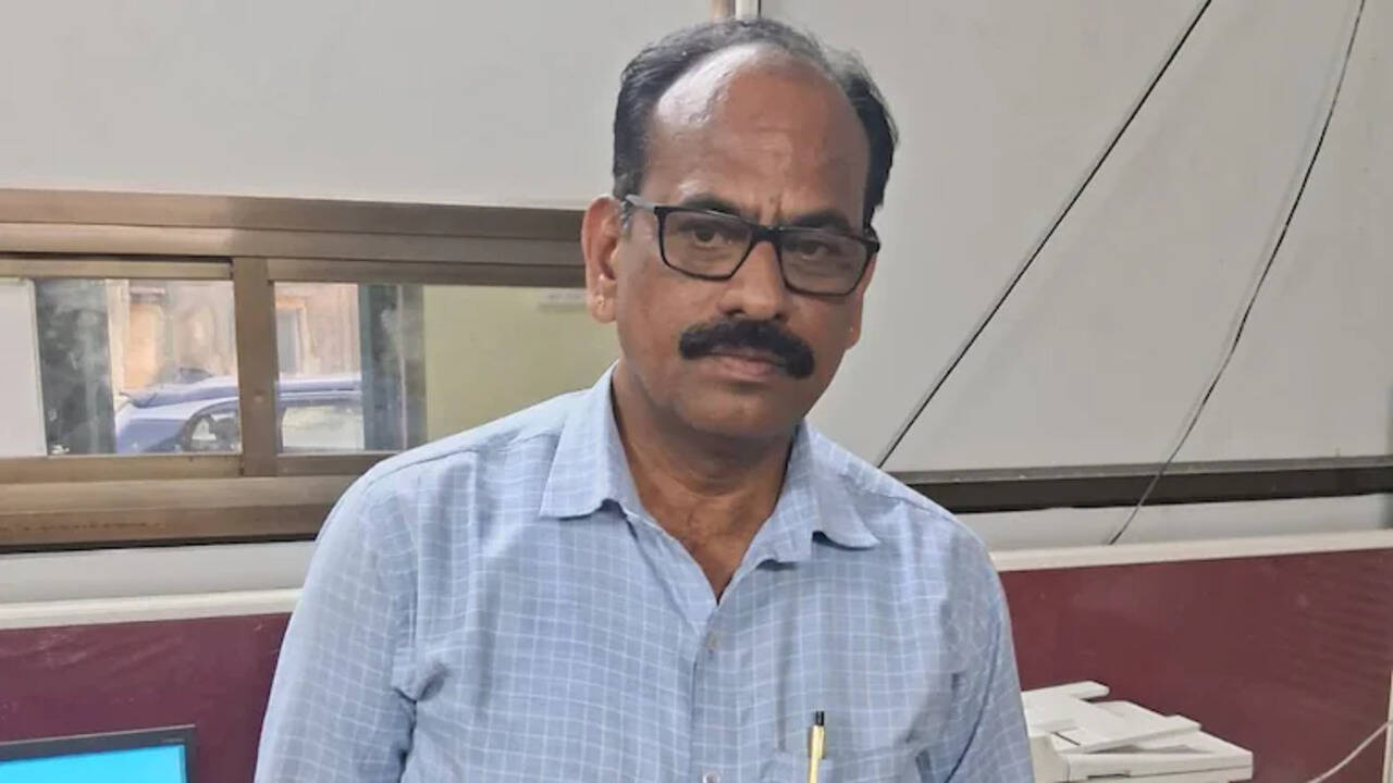 Revenue Inspector Arrest: एसीबी का बड़ा एक्शन, 15000 की रिश्वत लेते रेवेन्यू इंस्पेक्टर गिरफ्तार