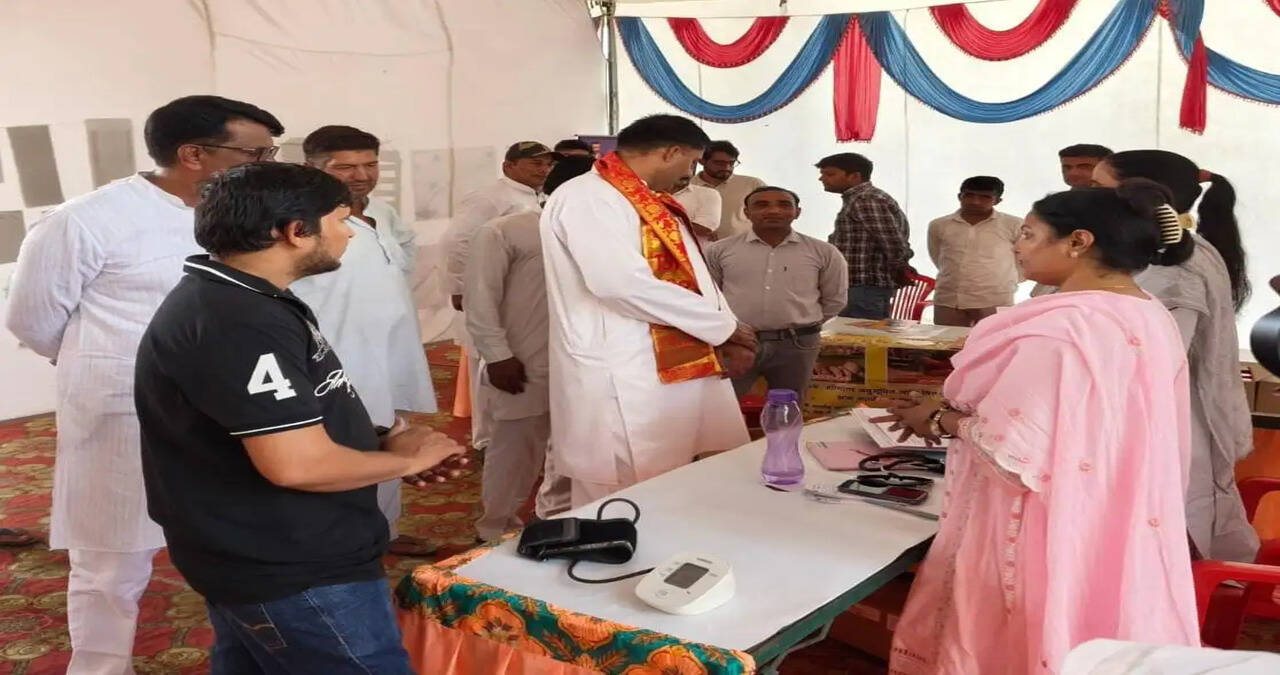 गांव खानपुर खुर्द में मुख्य अतिथि भाजपा नेता दयाकिशन ने सेवा सेतु कैम्प का किया अवलोकन