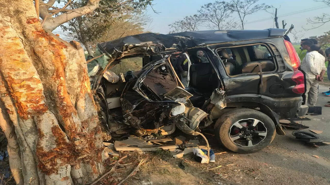 &nbsp;Haryana News: हरियाणा में पेड़ से टकराई काली स्कॉर्पियो, 4 लोगों की मौत, 3 गंभीर घायल, शादी में जा रहे थे सभी लोग