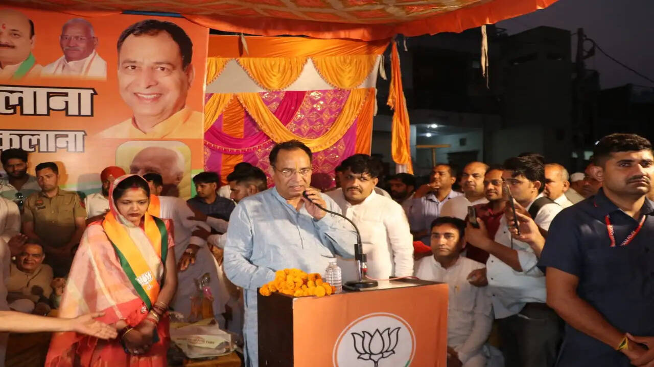 उकलाना&nbsp;&nbsp;में ट्रिपल इंजन सरकार से विकास को मिलेगी रफ्तार : मोहन लाल बड़ौली