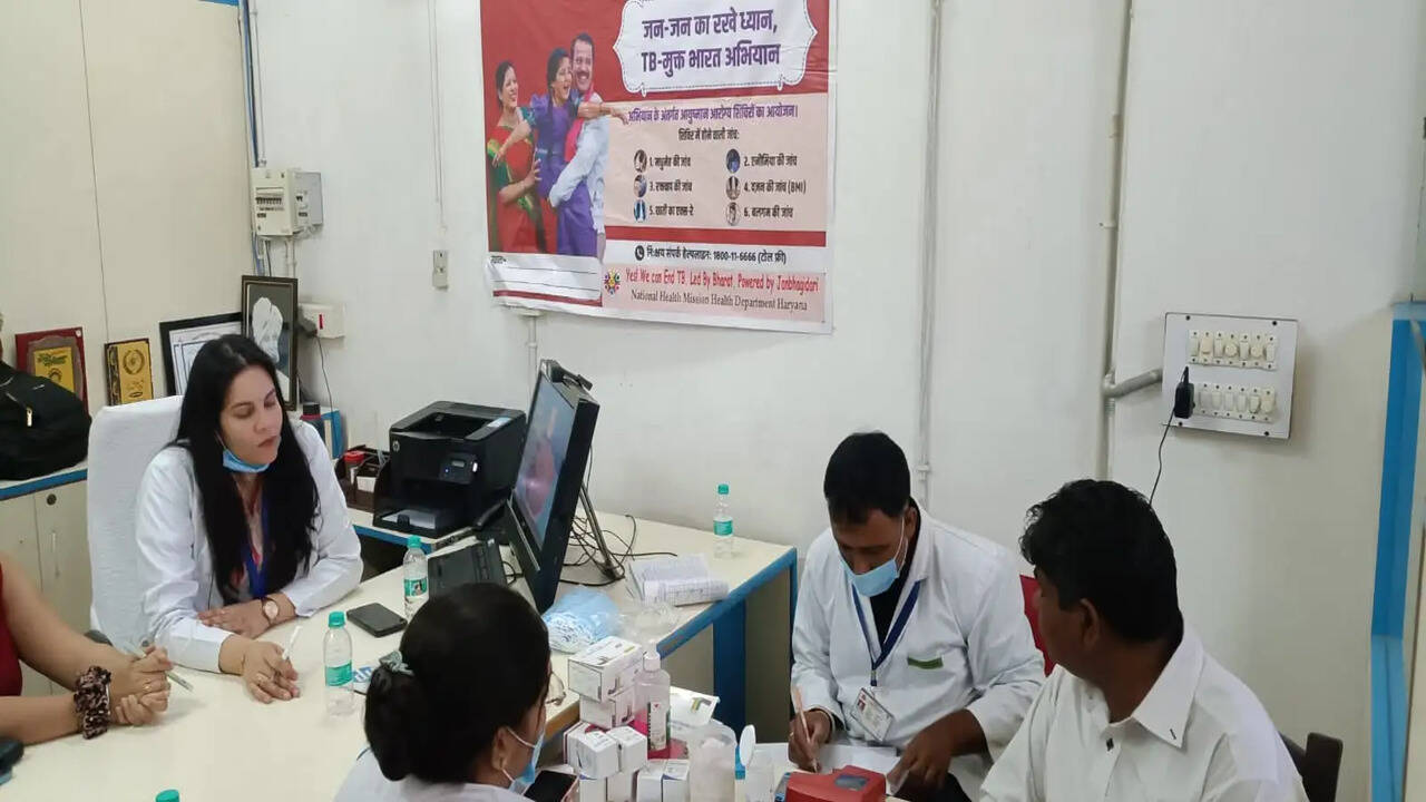 लीड बैंक कार्यालय में टीबी जागरूकता कार्यक्रम और स्क्रीनिंग कैंप आयोजित