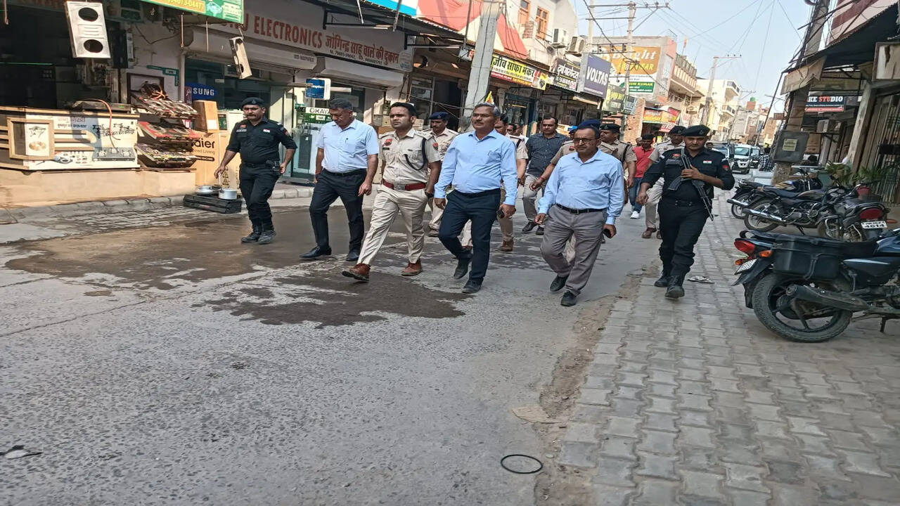 उपायुक्त महेंद्र पाल ने पुलिस अधीक्षक सिद्धांत जैन के साथ उकलाना क्षेत्र का दौरा किया