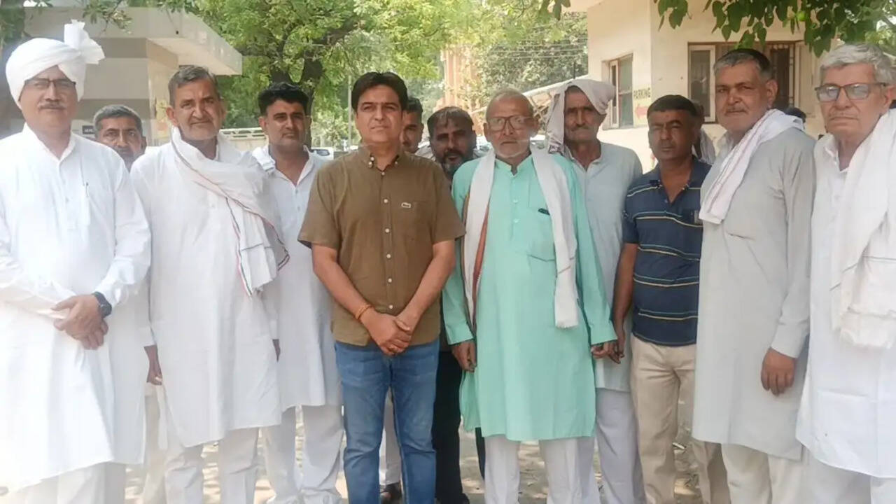 &ldquo;रोहित धनखड़ केस में आईजी रोहतक से मिला प्रतिनिधिमंडल, बचे आरोपियों की जल्द गिरफ्तारी का आश्वासन&rdquo;