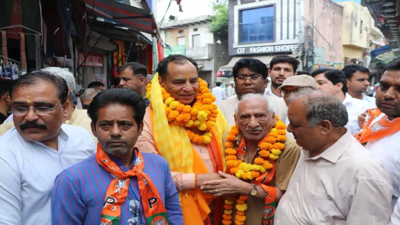 जनता का भरोसा खो चुकी कांग्रेस अब मानसिक रूप से बीमार भी हो गई है : मोहन लाल बड़ौली