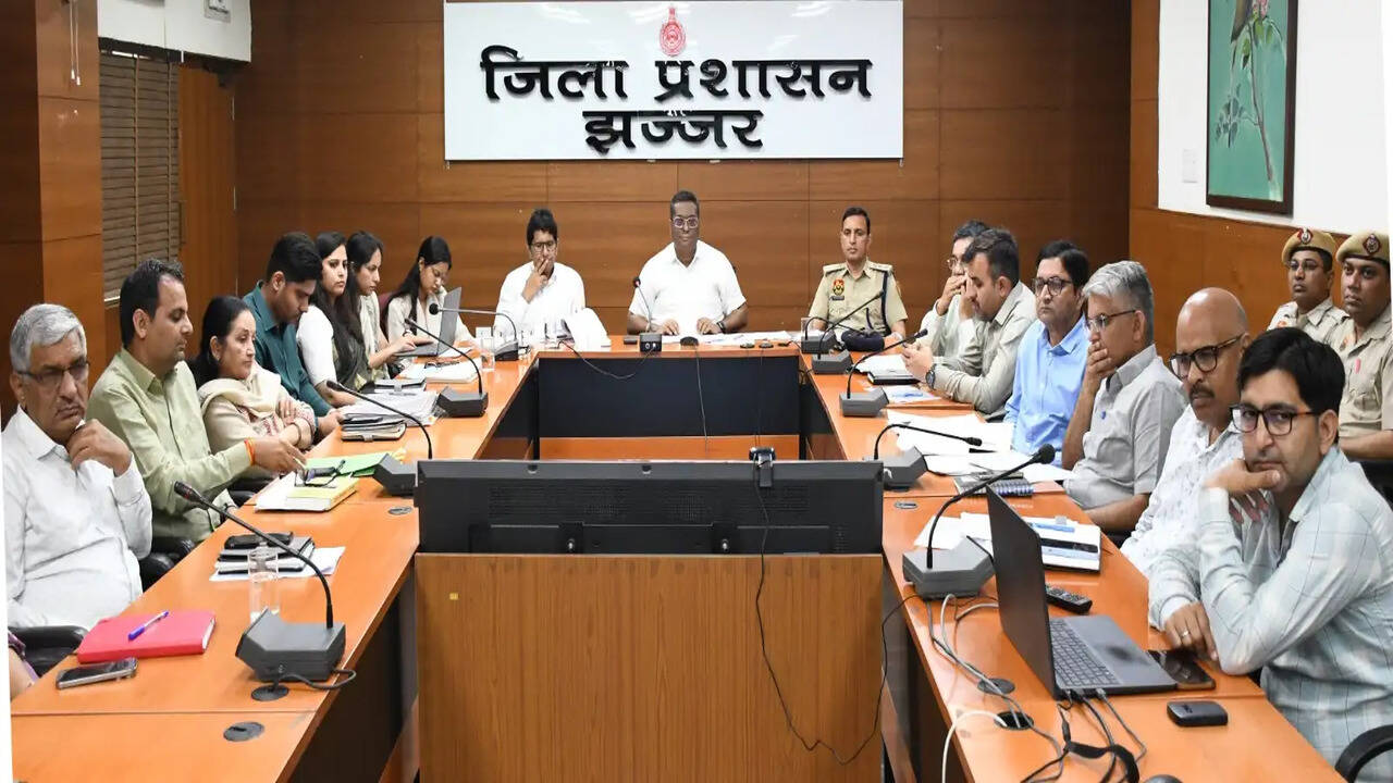 जन समस्याओं का त्वरित निपटान सुनिश्चित करें विभागाध्यक्ष : डीसी