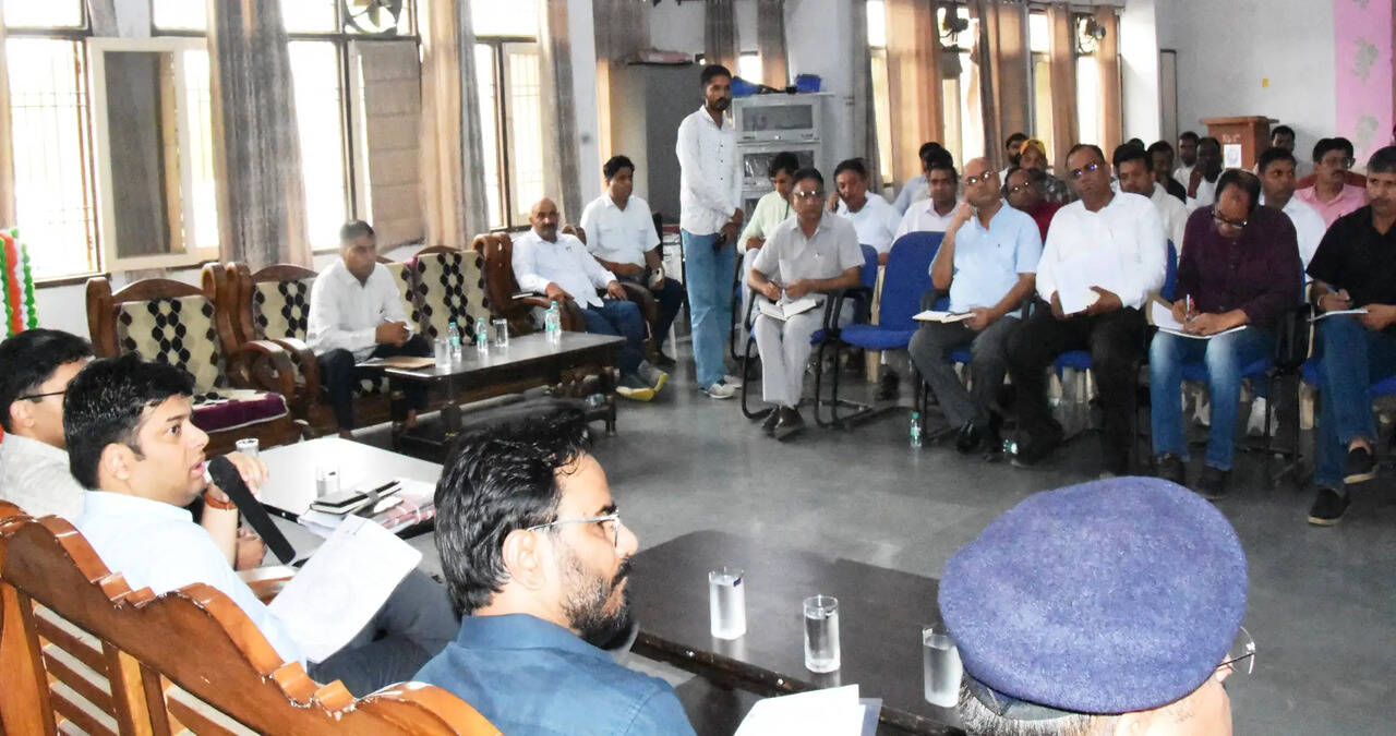डीसी साहिल गुप्ता ने विकास संकल्प जनसभा को लेकर किया बवानीखेड़ा अनाज मंडी का दौरा