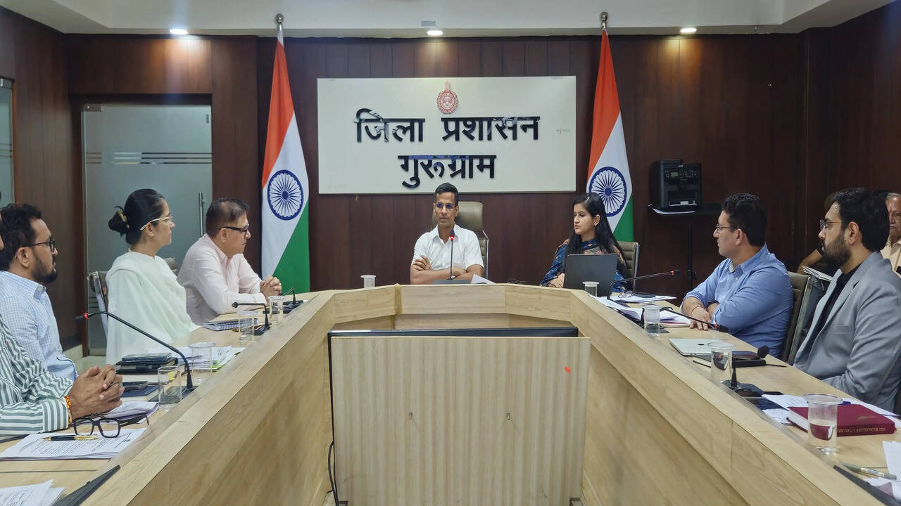 डीसी उत्तम सिंह ने की समाधान शिविरों में प्राप्त शिकायतों की समीक्षात्मक बैठक