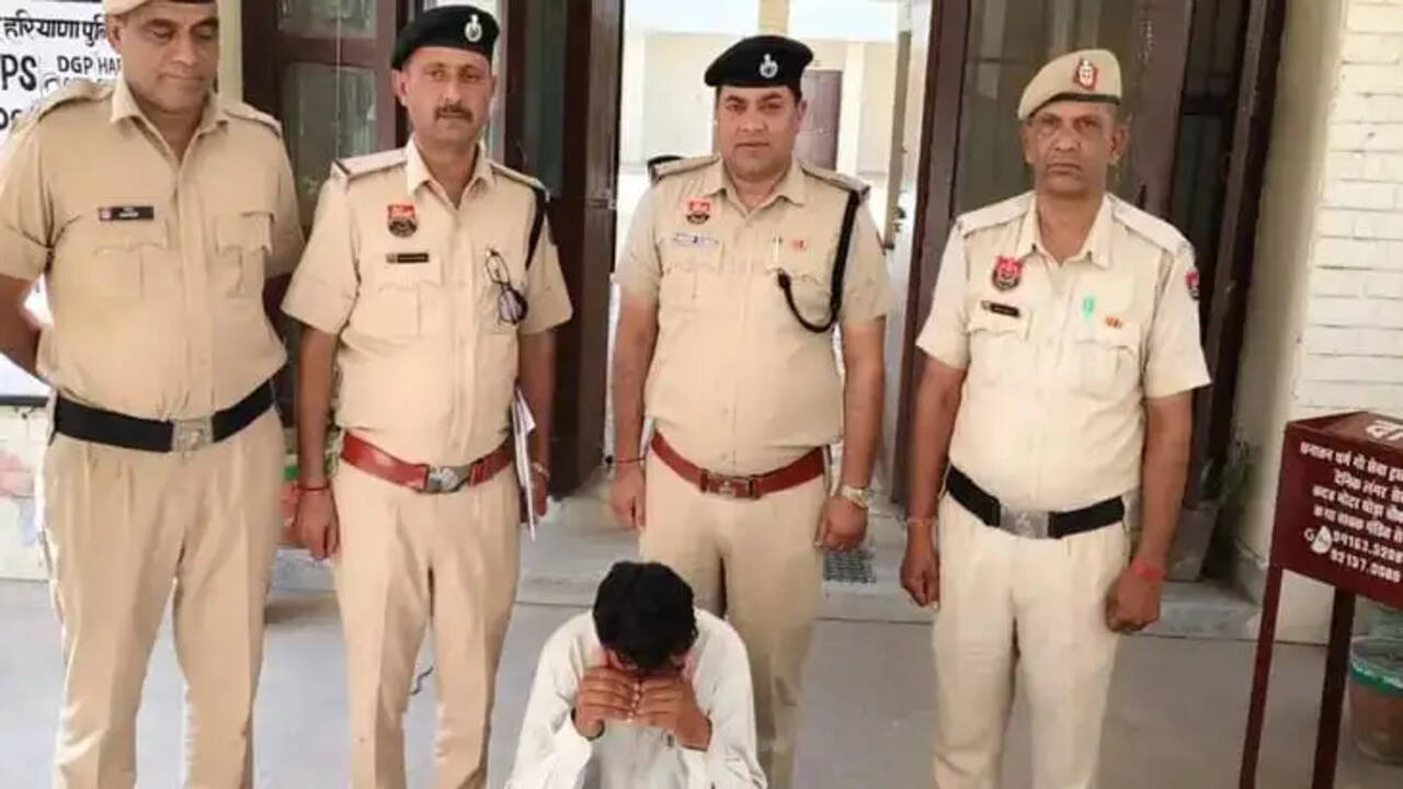 षड्यंत्र के तहत ब्लैकमेल कर झूठा मामला दर्ज करने के मामले में संलिप्त आरोपी पुलिस गिरफ्त में