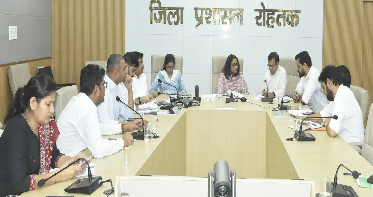 &nbsp;एसआईआर के सभी लंबित नोटिसों का जल्द से जल्द निपटारा सुनिश्चित करें:- मंडल आयुक्त मोनिका मलिक