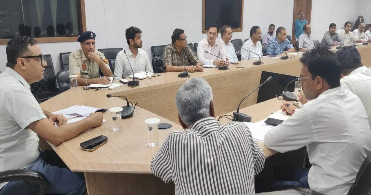 धूमधाम से मनाया जाएगा स्वतंत्रता दिवस समारोह, अधिकारी निष्ठा व लग्न से निभाएं ड्यूटी : नगराधीश अजय सिंह