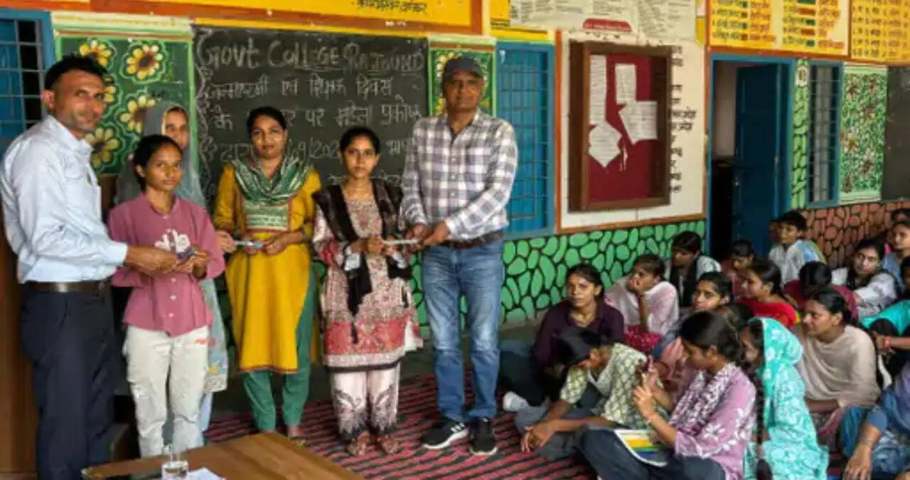BA प्रथम वर्ष की मधुबाला ने हासिल किया पहला स्थान:राजकीय कॉलेज राजौंद में भाषण प्रतियोगिता; विजेताओं का बढ़ा हौसला