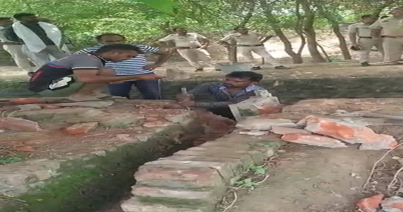 डीसी आवास में नहीं मिली एंट्री,&nbsp;बाहर ही फरियाद;&nbsp;उसी दौरान तुड़वा दिया मोगा