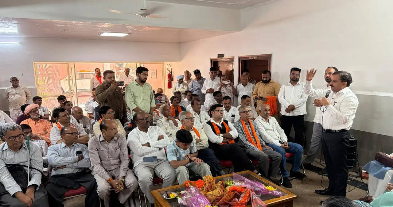 &nbsp;युवा नौकरी मांगने वाले नहीं, नौकरी देने वाले बनें, स्वरोजगार अपनाकर आत्मनिर्भर बने युवा : ओएसडी वीरेंद्र बडख़ालसा