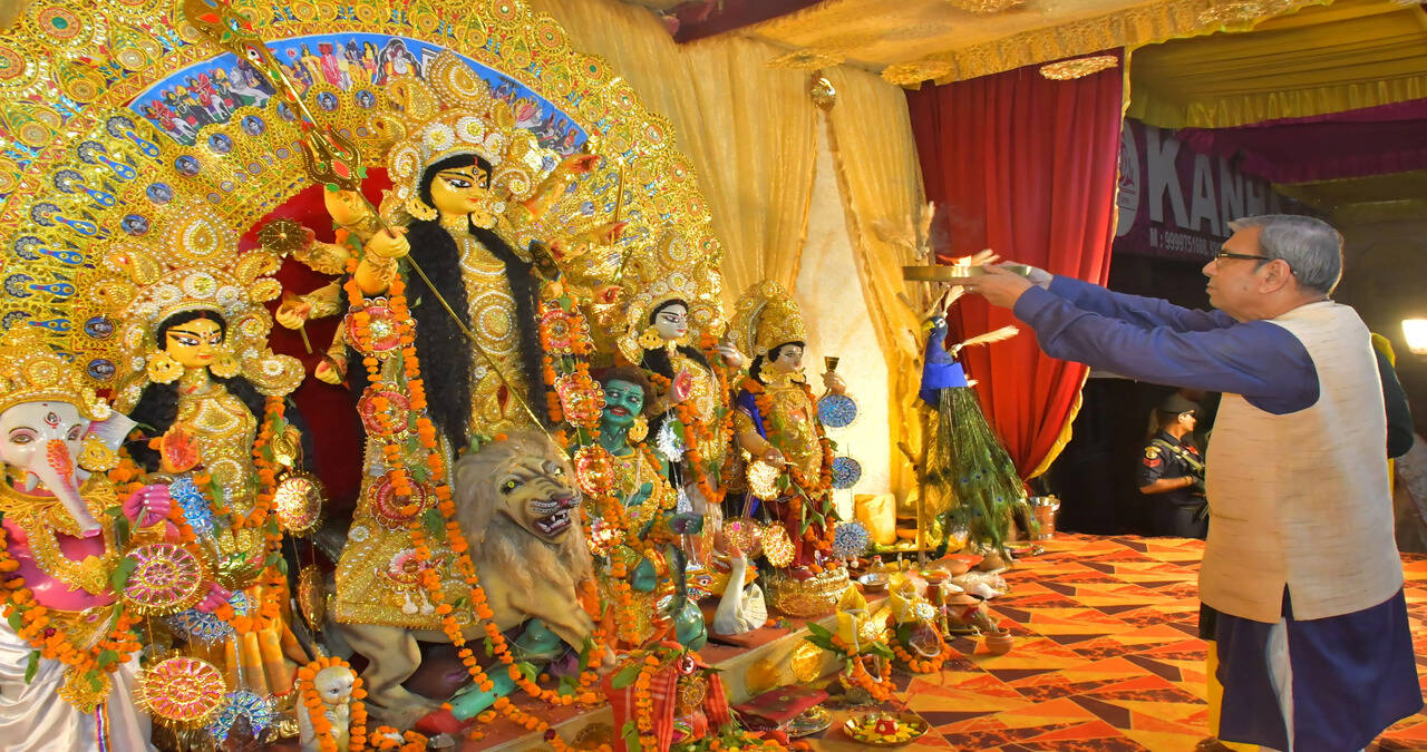 गुरुग्राम में दुर्गा पूजा समारोह में शामिल हुए हरियाणा के राज्यपाल प्रो. असीम कुमार घोष