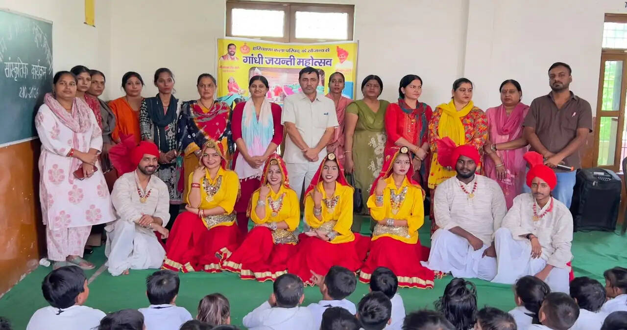 महात्मा गांधी जयंती के उपलक्ष्य में श्याम मिडिल स्कूल, भिवानी में सांस्कृतिक कार्यक्रम आयोजित