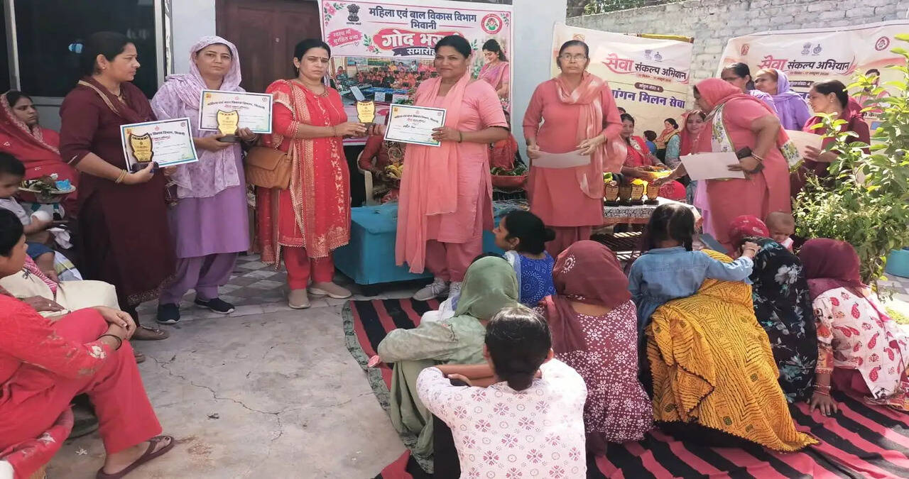 विद्या नगर में आंगन मिलन सेवा कार्यक्रम में की गोद भराई और अन्नप्राशन