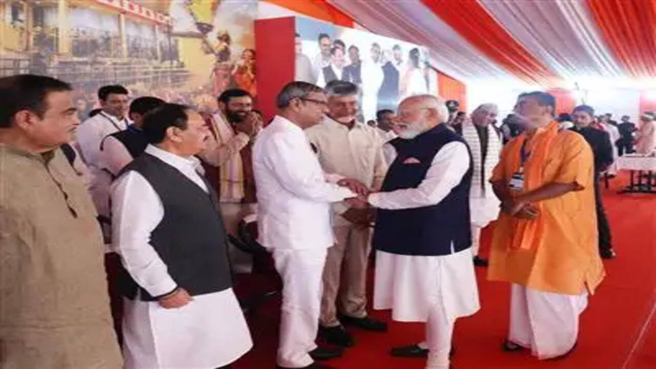 कोलकाता में शपथ ग्रहण समारोह में शामिल हुए हरियाणा के राज्यपाल प्रो. असीम कुमार घोष