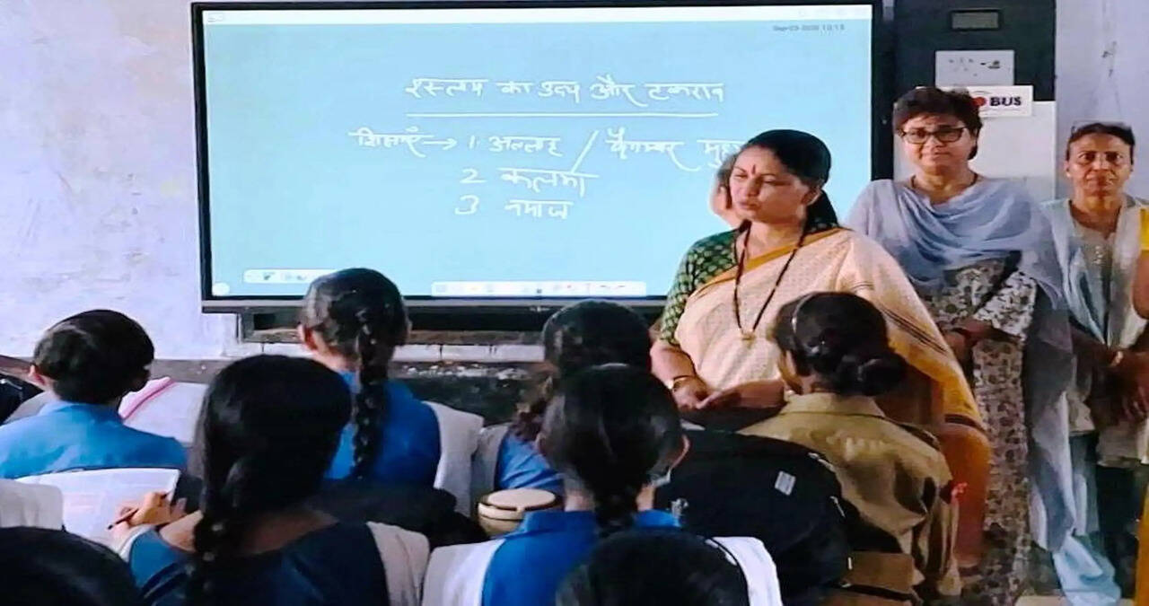 छात्राएं गलत कार्य का विरोध करने में शर्म या हिचकिचाहट महसूस ना करें: मीना परमार