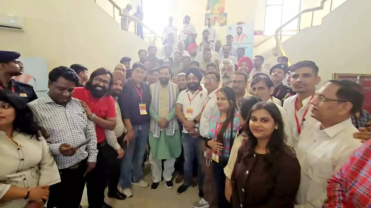 हरियाणा के सीएम सैनी ने सोशल मीडिया पत्रकारों से की मुलाकात, कई अहम मुद्दों पर हुई चर्चा, पत्रकारों की ये है मांगें 555