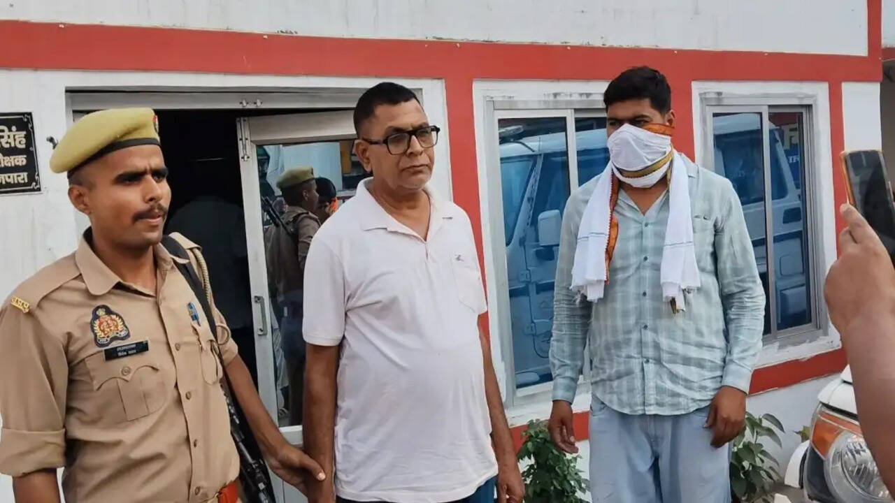 Bribe Case: 10000 रुपये की रिश्वत लेते चौकी इंचार्ज गिरफ्तार, केस में नाम हटाने की एवज मेंं मांगी थी रिश्वत