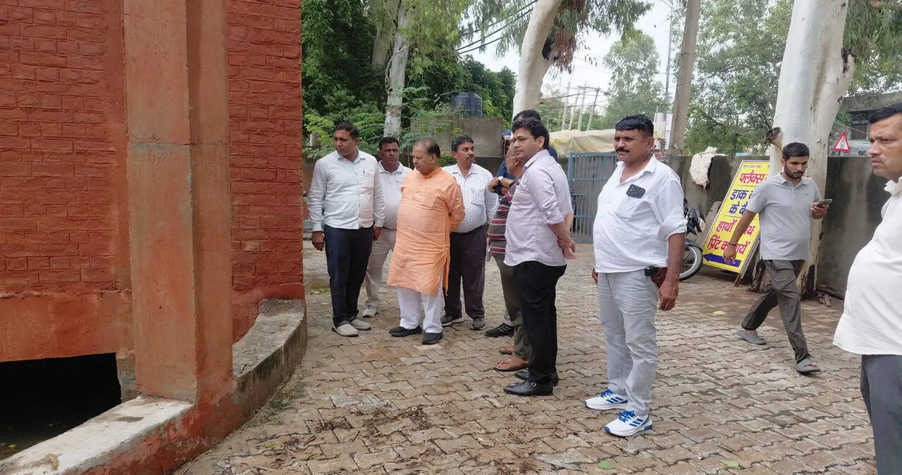 बरसाती पानी की निकासी के लिए जेई से एक्शईन स्तर के अधिकारी फील्ड में रहेंगे : डीसी साहिल गुप्ता