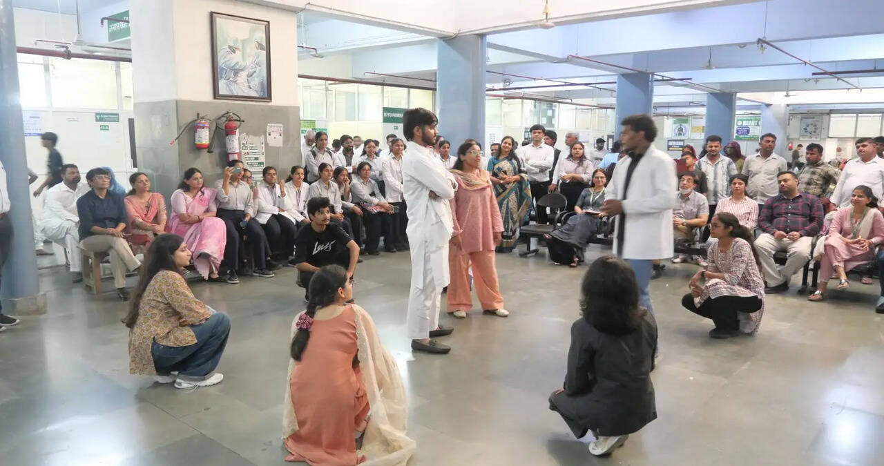 फिजियोथेरेपी दिवस पर जागरूकता एवं रचनात्मक गतिविधियों का आयोजन