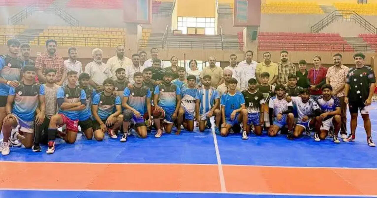 15 विशेषज्ञताओं में विद्यार्थियों ने उत्कृष्ट प्रदर्शन कर बढ़ाया संस्थान का गौरव