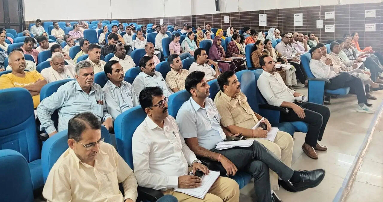 &nbsp;बेरी विधानसभा क्षेत्र के बीएलओ व सुपरवाइजर को एसआईआर-2026 के पोस्ट ड्राफ्ट चरण का दिया गया प्रशिक्षण