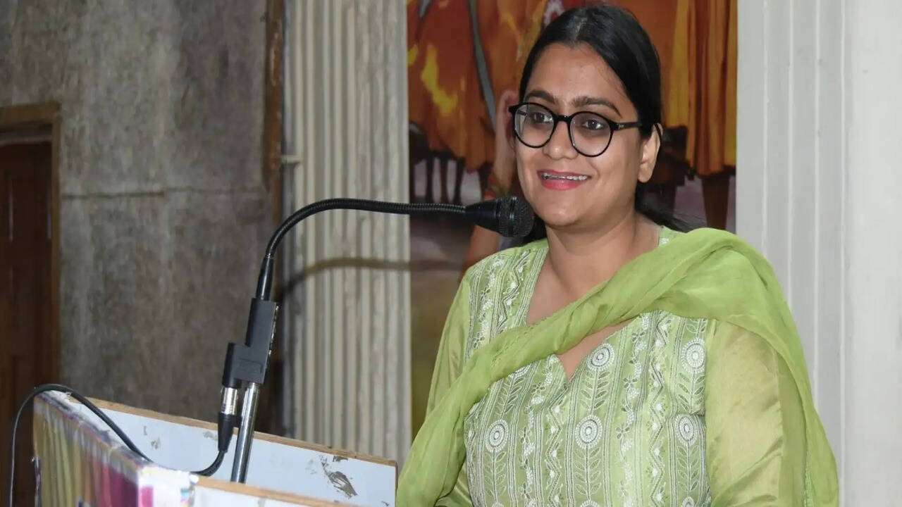 लंबित शिकायतों की एटीआर तुरंत अपलोड करें अधिकारी : एडीसी अंजलि श्रोत्रिया